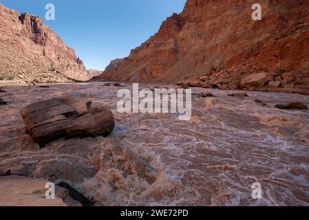 Big Drop #3 (alias Satan Gut) sur le fleuve Colorado, Cataract Canyon, Utah. Banque D'Images