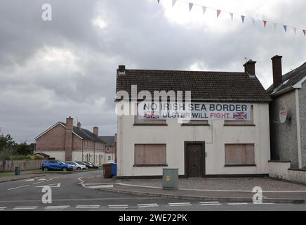 Opposition à la frontière de la mer d'Irlande du Nord.Bannière de l'opposition syndicaliste loyaliste sur la frontière de la mer d'Irlande et le protocole de l'Irlande du Nord après le Brexit Banque D'Images