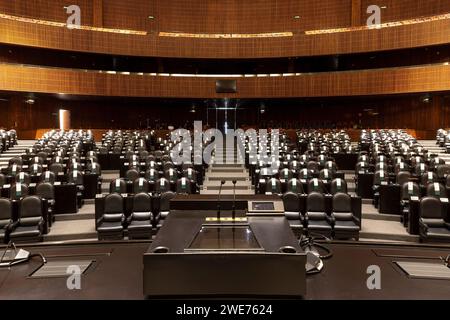 Mexico, Mexique. 07 août 2023. Microphones de la chaire de la salle plénière de la Chambre des députés mexicaine Banque D'Images