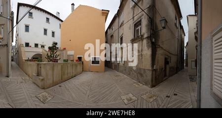 Ruelles dans le vieux centre-ville de Cres, vue panoramique, Cres, île de Cres, baie du Golfe de Kvarner, Croatie Banque D'Images