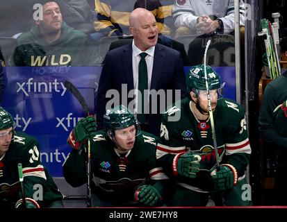 St. Paul, États-Unis. 28 décembre 2023. Dans cette photo de fichier, John Hynes, entraîneur-chef du Minnesota Wild, est vu en deuxième période le mardi 28 novembre 2023, au Xcel Energy Center à St. Paul, Minnesota. (Photo Carlos Gonzalez/Minneapolis Star Tribune/TNS/Sipa USA) crédit : SIPA USA/Alamy Live News Banque D'Images