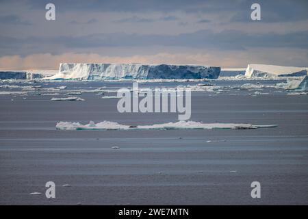 Icebergs entre l'île James Ross et l'île Snow Hill Banque D'Images