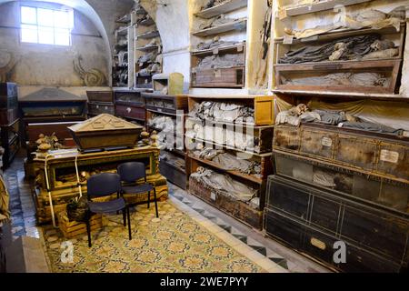 Cadavres momifiés dans les catacombes capucines de Palerme, Italie. Banque D'Images