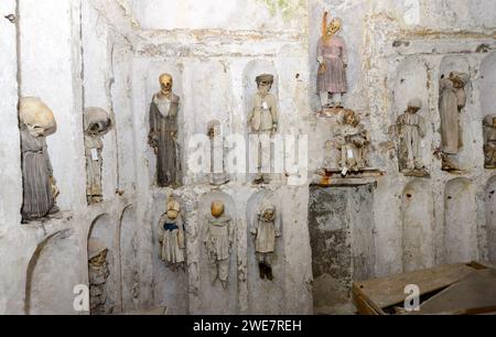 Cadavres momifiés dans les catacombes capucines de Palerme, Italie. Banque D'Images