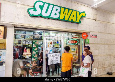 Merida Mexique, Zona Paseo Montejo Centro, Subway sous sandwichs restaurant dîner dîner dîner à l'extérieur, café bistro décontracté nourriture, affaires, restaurants cafés bis Banque D'Images