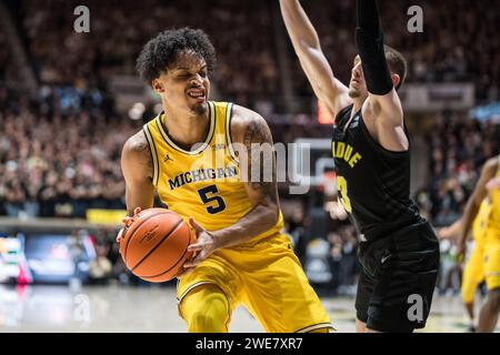 West Lafayette, Indiana, États-Unis. 23 janvier 2024. TERRANCE WILLIAMS II (5) est couronnée de succès lors du menÃs match de basket-ball de la NCAA entre les Michigan Wolverines et les Purdue Boilermakers, le mardi 23 janvier 2024, au Mackey Arena de West Lafayette, Ind. (Image de crédit : © David Wegiel/ZUMA Press Wire) USAGE ÉDITORIAL SEULEMENT! Non destiné à UN USAGE commercial ! Banque D'Images