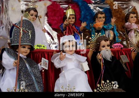 Mexico, Mexique. 23 janvier 2024. Les magasins vendent Dieu enfant avec des costumes avec divers thèmes avant le Festival Candelaria dans la place Dieu enfant à Mexico. Le 23 janvier 2024 à Mexico, Mexique (crédit image : © Luis Barron/eyepix via ZUMA Press Wire) USAGE ÉDITORIAL SEULEMENT! Non destiné à UN USAGE commercial ! Banque D'Images