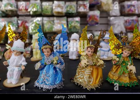 Mexico, Mexique. 23 janvier 2024. Les magasins vendent Dieu enfant avec des costumes avec divers thèmes avant le Festival Candelaria dans la place Dieu enfant à Mexico. Le 23 janvier 2024 à Mexico, Mexique (crédit image : © Luis Barron/eyepix via ZUMA Press Wire) USAGE ÉDITORIAL SEULEMENT! Non destiné à UN USAGE commercial ! Banque D'Images