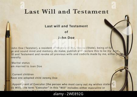 Last Will et Testament, lunettes et stylo, vue de dessus Banque D'Images