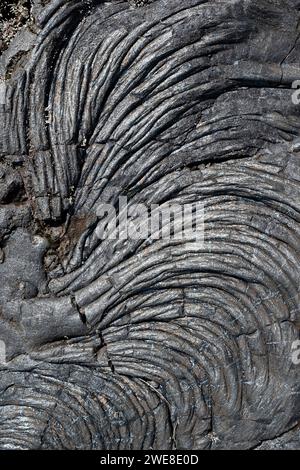 Un gros plan de lave refroidie sur la route des laves, île de la Réunion. Banque D'Images