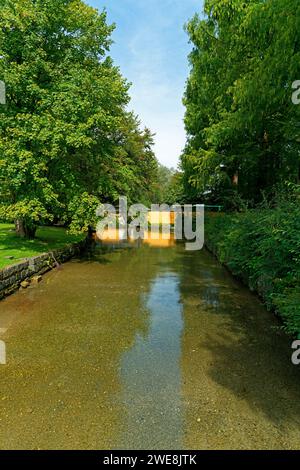 Schloss Hellbrunn, Hellbrunner Park, Wasserbecken Banque D'Images