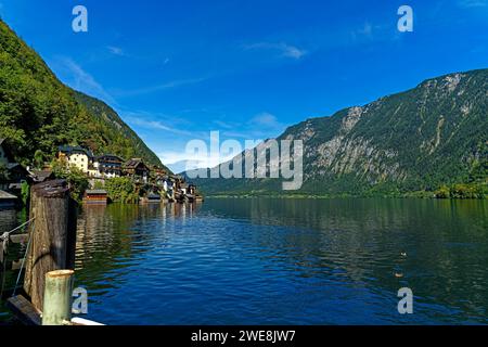 Ortsansicht, Ufer, Hallstätter See Banque D'Images