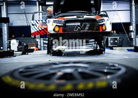 Gap, Principauté de Monaco. 24 janvier 2024. Pendant le Championnat du monde FIA des rallyes WRC Rallye automobile Monte-Carlo 2024 24 janvier Gap France crédit : Agence photo indépendante/Alamy Live News Banque D'Images