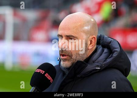 UTRECHT, PAYS-BAS - JANVIER 21 : entraîneur principal Peter Bosz (PSV Eindhoven) lors du match d'Eredivisie entre le FC Utrecht et le PSV Eindhoven à de Galgenwaard Banque D'Images