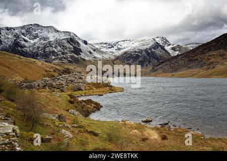 Neige sur les montagnes de Snowdonia Wales UK Banque D'Images