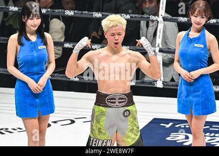 Le Japonais Tenshin Nasukawa a remporté le combat de boxe ronde 8 à l'Edion Arena d'Osaka, au Japon, le 23 janvier 2023. Crédit : Hiroaki Finito Yamaguchi/AFLO/Alamy Live News Banque D'Images