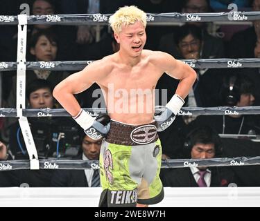 Le Japonais Tenshin Nasukawa a remporté le combat de boxe ronde 8 à l'Edion Arena d'Osaka, au Japon, le 23 janvier 2023. Crédit : Hiroaki Finito Yamaguchi/AFLO/Alamy Live News Banque D'Images