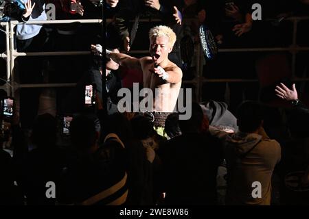 Le Japonais Tenshin Nasukawa a remporté le combat de boxe ronde 8 à l'Edion Arena d'Osaka, au Japon, le 23 janvier 2023. Crédit : Hiroaki Finito Yamaguchi/AFLO/Alamy Live News Banque D'Images