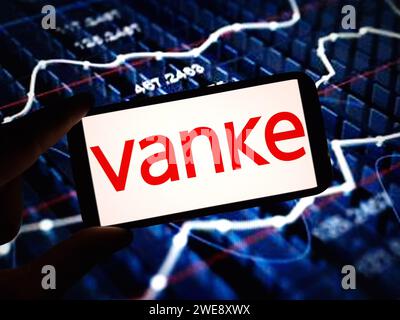 KONSKIE, Pologne - 23 janvier 2024 : logo de la société Vanke affiché sur l'écran du téléphone portable Banque D'Images