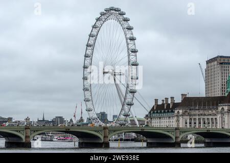 Londres, 23 janvier 2024 : le London Eye et la Tamise Banque D'Images