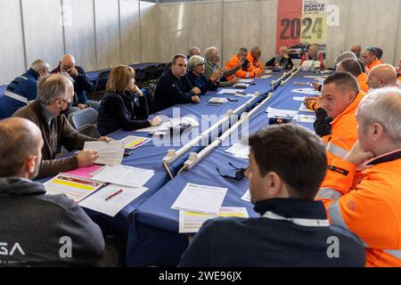 Gap, France. 24 janvier 2024. Ambiance lors du Rallye automobile Monte Carlo 2024, 1e manche du Championnat du monde des voitures de rallye WRC 2024, du 25 au 28 janvier 2024 à Monte Carlo, Monaco - photo Nikos Katikis/DPPI crédit : DPPI Media/Alamy Live News Banque D'Images