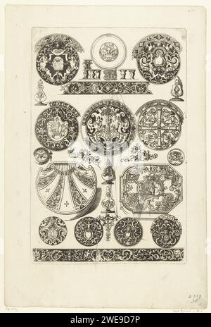 Vingt-sept motifs pour horlogers, Anonyme, d'après Daniël Marot (I), après 1706 - avant 1800 motifs d'impression comprenant cinq armoires de montres, deux boîtes à tabac et quatre bagues d'étanchéité. De la série de 6 feuilles avec copies aux tirages de la série deuxième liure d'orlogeries, éditée par Daniel Marot. gravure du papier Banque D'Images