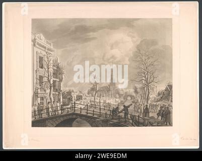 Vue du Rapenburg à Leiden, après la catastrophe de la poudre à canon, Friedrich Christoph Dietrich, d'après Carel Lodewijk Hansen, 1807 imprimer le lieu de la catastrophe était le Steenchuur, un canal dans le prolongement de Rapenburg. gravure de papier vue sur la ville, et paysage avec des constructions artificielles. Catastrophe de poudre à canon Rapenburg. Hangar Banque D'Images