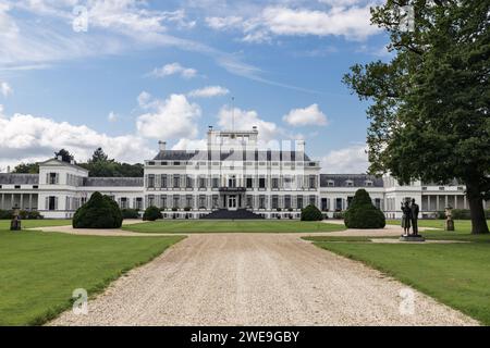 BAARN, PAYS-BAS - 28 AOÛT 2021 : ancien palais royal Soestdijk à l'Amsterdamsestraatweg à Baarn, pays-Bas. Banque D'Images