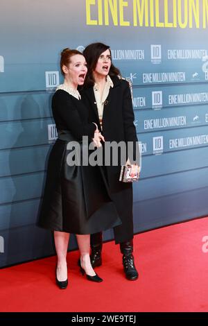 01/23/2024, Berlin, Allemagne, Karoline Herfurth et Nora Tschirner assistent à la première mondiale 'EINE MILLION MINUTEN“ (un million de minutes) au Zoo Palast le 23 janvier 2024 à Berlin, Allemagne. Réalisateur : Christopher Doll Banque D'Images