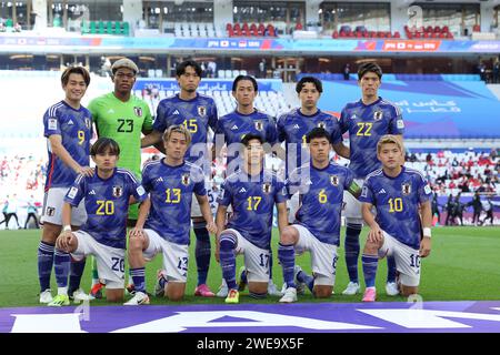 Doha, Qatar. 24 janvier 2024. DOHA, QATAR - JANVIER 24 : le joueur japonais pose pour la photo de l'équipe L-R Ayase Ueda, Zion Suzuki, Koki Machida, Seiya Maikuma, Yuta Nakayama, Takehiro Tomiyasu, Takefusa Kubo, Keito Nakamura, Reo Hatate, Wataru Endo, Ritsu Doan lors du match du groupe D de la coupe d'Asie de l'AFC entre le Japon et l'Indonésie au stade Al Thumama le 24 janvier 2024 à Doha, Qatar. Crédit : Sebo47/Alamy Live News Banque D'Images