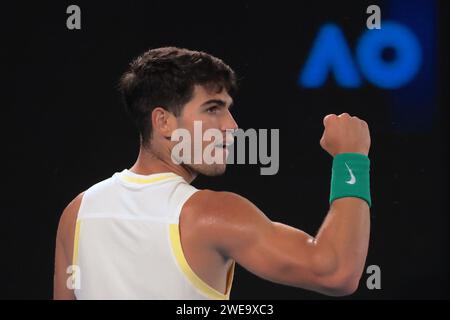 Melbourne, Australie, 24 janvier 2024. Le joueur de tennis espagnol Carlos Alcaraz est en action lors du Grand Chelem de tennis de l'Open d'Australie 2024 à Melbourne Park. Crédit photo : Frank Molter/Alamy Live news Banque D'Images