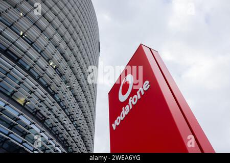 Duesseldorf, Allemagne. 24 janvier 2024. Vue du siège de l'opérateur de téléphonie mobile Vodafone, le Campus Vodafone. Crédit : Rolf Vennenbernd/dpa/Alamy Live News Banque D'Images