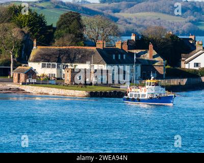 Ferry de Cremyll Tamar Belle quittant Cremyll, Cornouailles, à travers les eaux Hamoaze de marée du Tamar à Plymouth, Devon Banque D'Images