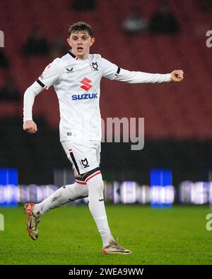 Milton Keynes Dons' Max Dean lors du match de Sky Bet League Two au Stadium MK, Milton Keynes. Date de la photo : mardi 23 janvier 2024. Banque D'Images