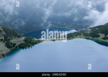 Lac Czarny Staw pod Rysami et Morskie Oko dans le parc national des Tatras, Pologne. Banque D'Images