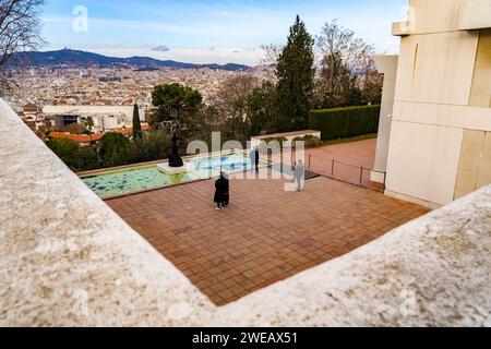 Soleil, lune et une étoile (1968). Étude pour un monument offert à la ville de Barcelone. Fundacio Joan Miro, Montjuic, Barcelone . Vue de Barcelone avant Banque D'Images