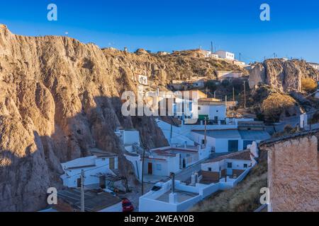 Maisons creusées dans la roche à Bacor (Espagne) Banque D'Images