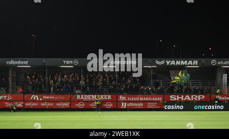 Almere, pays-Bas. 24 janvier 2024. ALMERE, 24-01-2024, Yanmar Stadium, saison 2023/2024, Dutch Eredivisie football.Fortuna Sittard supporters pendant le match Almere City - Fortuna Sittard crédit : Pro Shots/Alamy Live News Banque D'Images