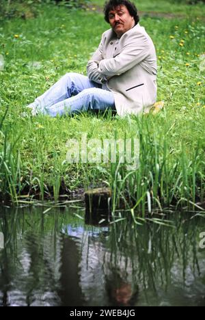 Achim Mentzel, deutscher Musiker und Fernsehmodérateur, in seinem Heimatrevier im Spreewald, Deutscher UM 1999. Banque D'Images