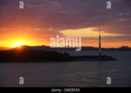 Magnifique coucher de soleil et photos de marina du lac Balaton en Hongrie Banque D'Images