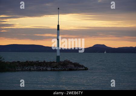 Magnifique coucher de soleil et photos de marina du lac Balaton en Hongrie Banque D'Images