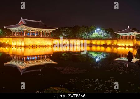 Palais de Donggung et Wolji Pond Banque D'Images