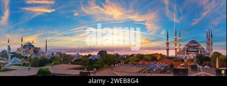 Toits d'Istanbul, Sainte-Sophie et vue de la Mosquée Bleue, beau ciel d'Istanbul, Turquie Banque D'Images