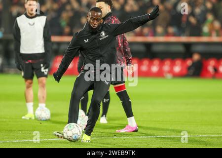 Rotterdam, Nederland. 24 janvier 2024. ROTTERDAM, NEDERLAND - JANVIER 24 : réchauffement de Lutsharel Geertruida de Feyenoord lors du match de la Toto KNVB Cup entre Feyenoord et PSV au Stadion Feijenoord le 24 janvier 2024 à Rotterdam, Nederland. (Photo Hans van der Valk/Orange Pictures) crédit : Orange pics BV/Alamy Live News Banque D'Images