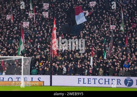 Rotterdam, pays-Bas. 24 janvier 2024. Rotterdam - Feyenoord supporters lors du match entre Feyenoord et PSV au Stadion Feijenoord de Kuip le 24 janvier 2024 à Rotterdam, pays-Bas. Crédit : photos boîte à boîte/Alamy Live News Banque D'Images