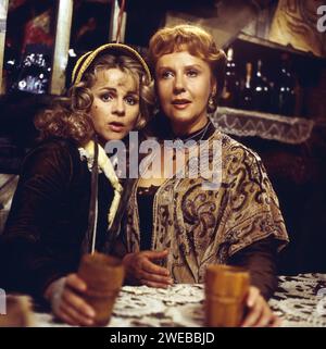 Polly oder Die bataille am Bluewater Creek, Fernsehfilm nach dem Stück von John gay, Deutschland 1975, Regie: Jürgen Flimm, Darsteller: Cornelia Froboess, Doris Schade Banque D'Images
