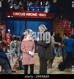 Stars in der Manege, Zirkus-Show aus München, Deutschland 1974, mit dabei : Gitte Haenning, Curd Jürgens Banque D'Images