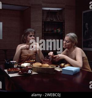 Der Test, Fernsehfilm, Deutschland 1977, Regie : Lutz Büscher, Darsteller : Marina Genschow, Evelyn Paleck Banque D'Images