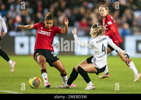 Uniteds Nikita Parris affronte la City Lala Alexandri lors du match de LA FA Women's League Cup entre Manchester City et Manchester United à l'Etihad Stadium, Manchester le mercredi 24 janvier 2024. (Photo : Chris Donnelly | MI News) crédit : MI News & Sport / Alamy Live News Banque D'Images