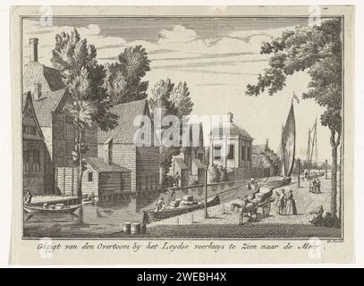 Vue de l'Overtoom depuis le Leidse Veerhuis vers le Meer., Gerardus Condet, 1725 - 1764 imprimer vue de l'Overtoom depuis le 'Leidse Veerhuis' vers le Meer. Sur le côté gauche de l'Overtoom différentes maisons et sur la droite sur le bord de l'eau quelques personnages élégamment habillés et une voiture avec un cheval. Il y a un certain nombre de bateaux sur l'Overtoom, dont certains sont amarrés. papier gravure bateau à rames, canoë, etc. voilier, voilier. véhicule à deux roues tiré par un animal. canal Vertoom Banque D'Images